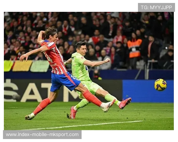 巴萨莱万中路抢点头球让守门员绝望：一记进球背后的训练与热爱